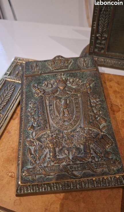 Heraldic eagle desk set — detail photograph 2